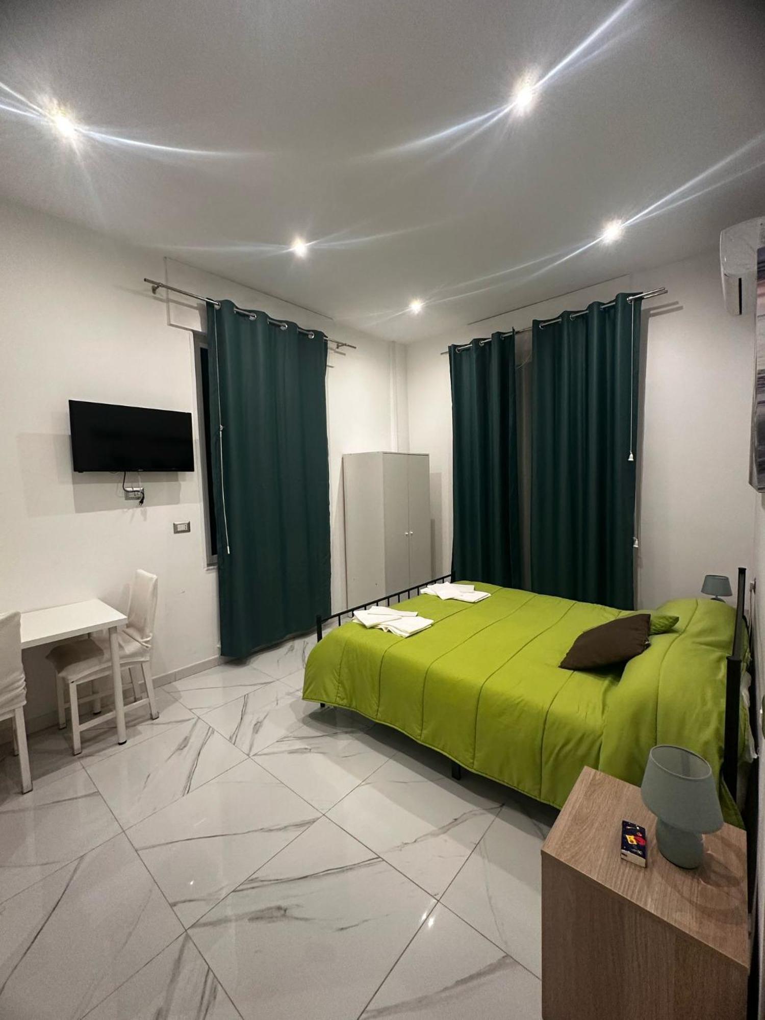 M2 Apartment Неаполь Экстерьер фото